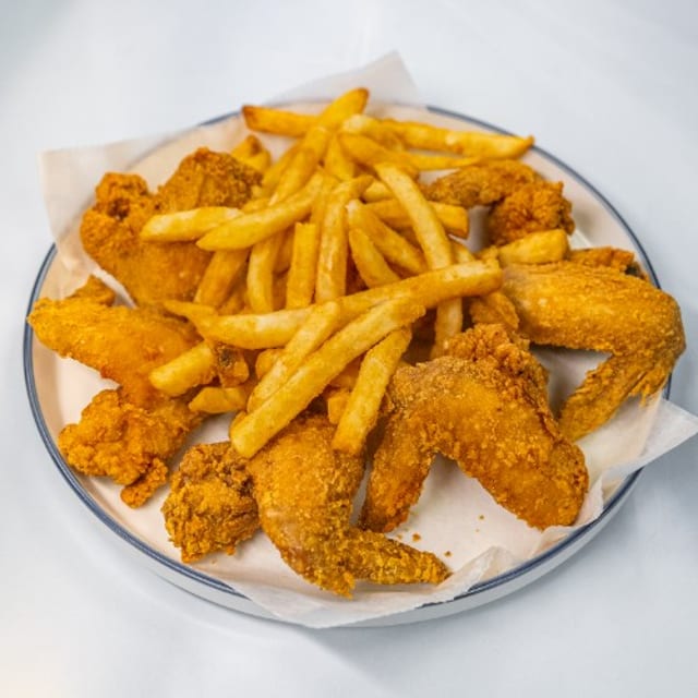 8 Pieces Wings & Fries.