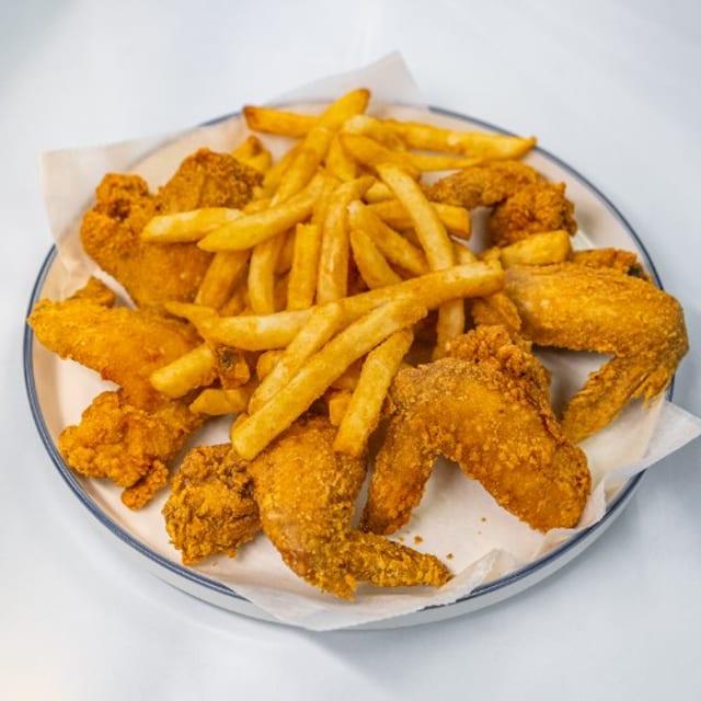 6 Pieces Wings & Fries.