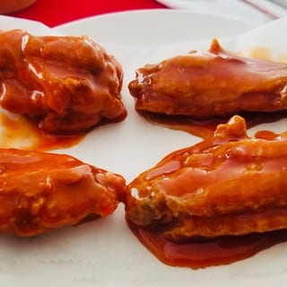 9 1/2 Wings Buffalo/Honey BBQ